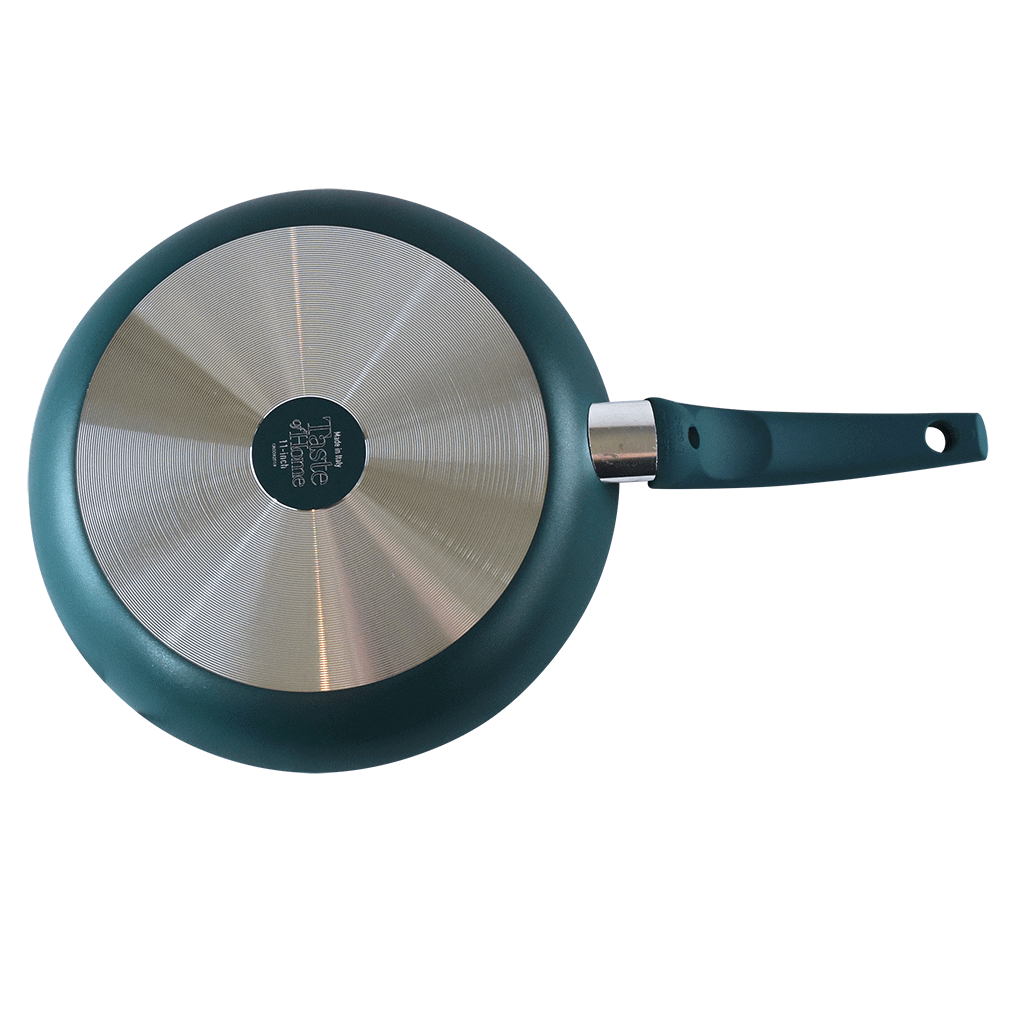 https://www.rangekleen.com/cdn/shop/products/TC117A_11in_TasteofHome_Skillet_back.png?v=1667494132